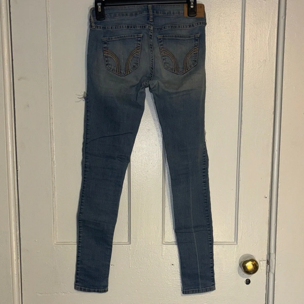 Hollister Women's Light Blue distressed Jeans size 24